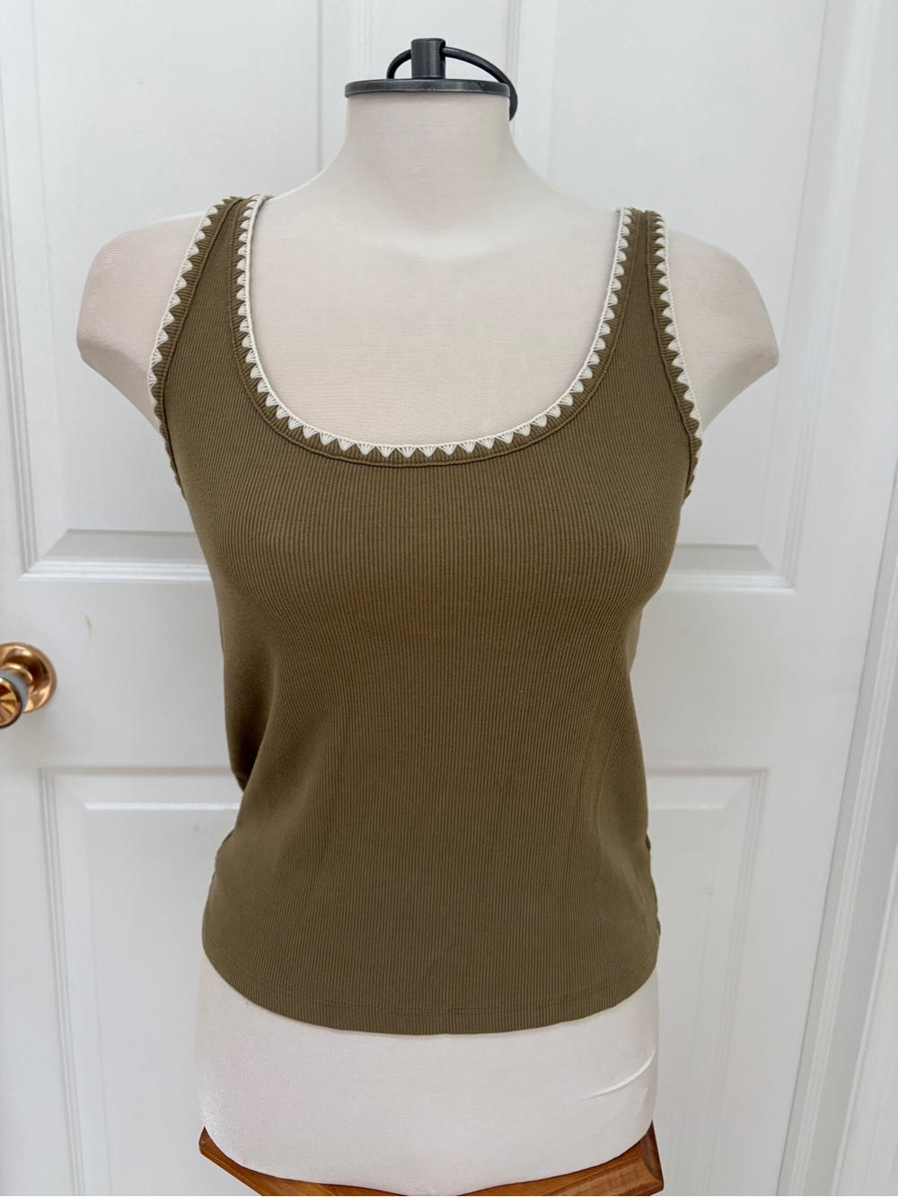 Old Navy Olive Ribbed Tank with Cream Scallop Trim